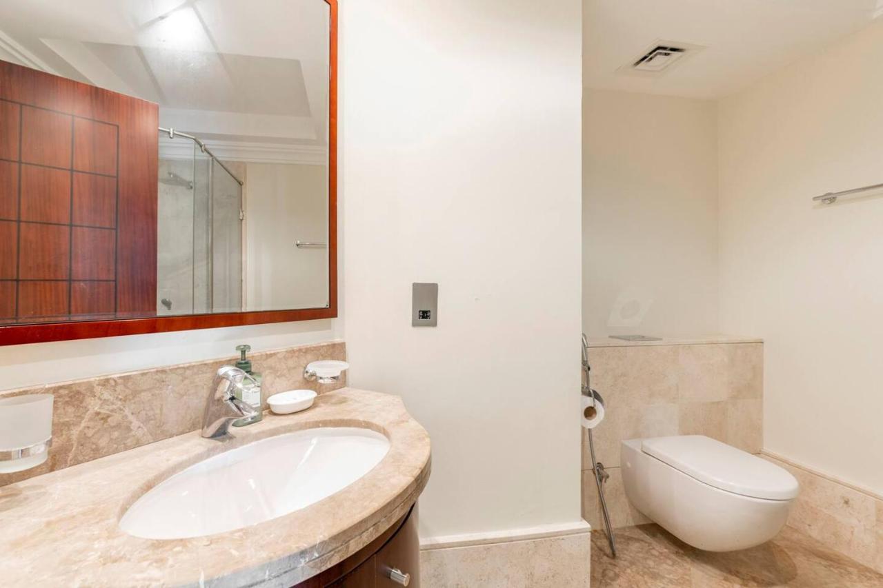 Fully-equppied With Private And Pool Apartment Dubai