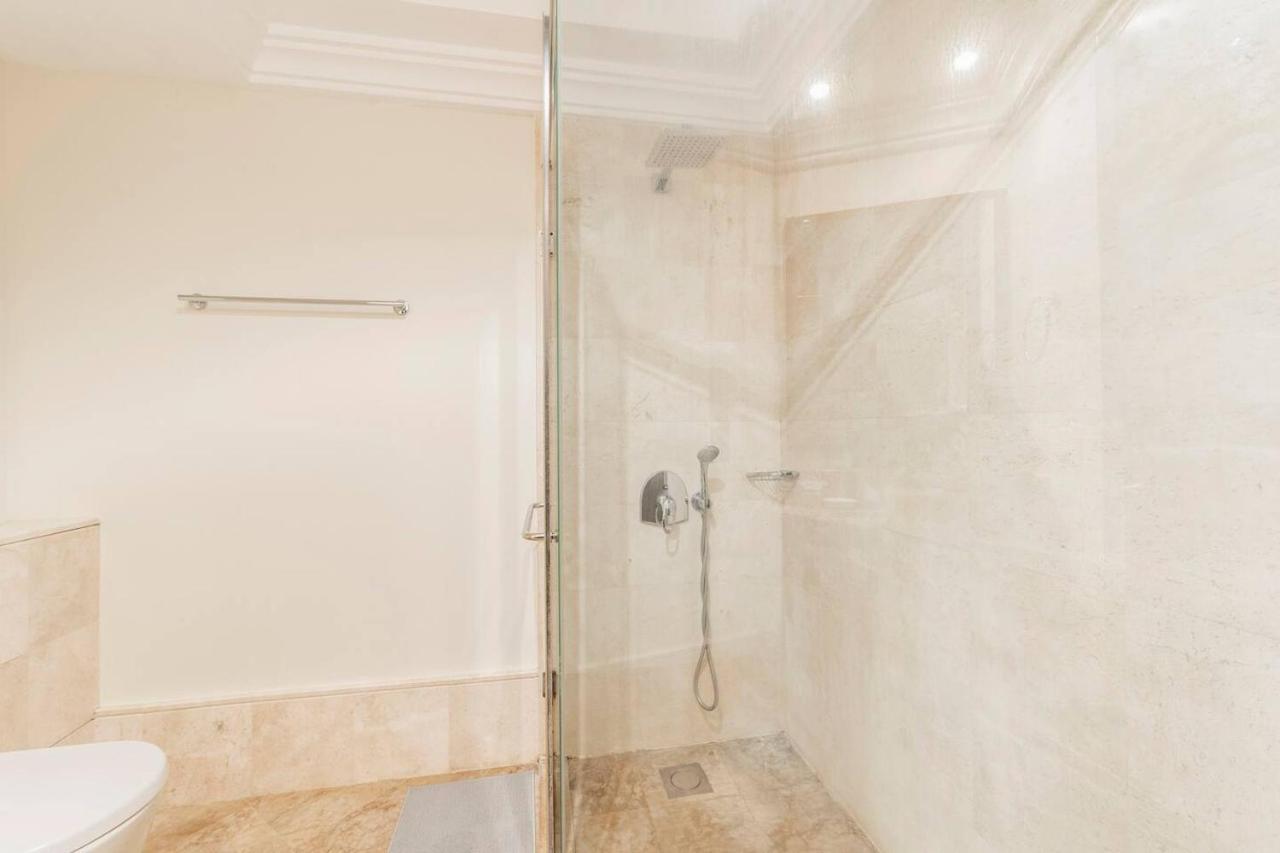 Fully-equppied With Private And Pool