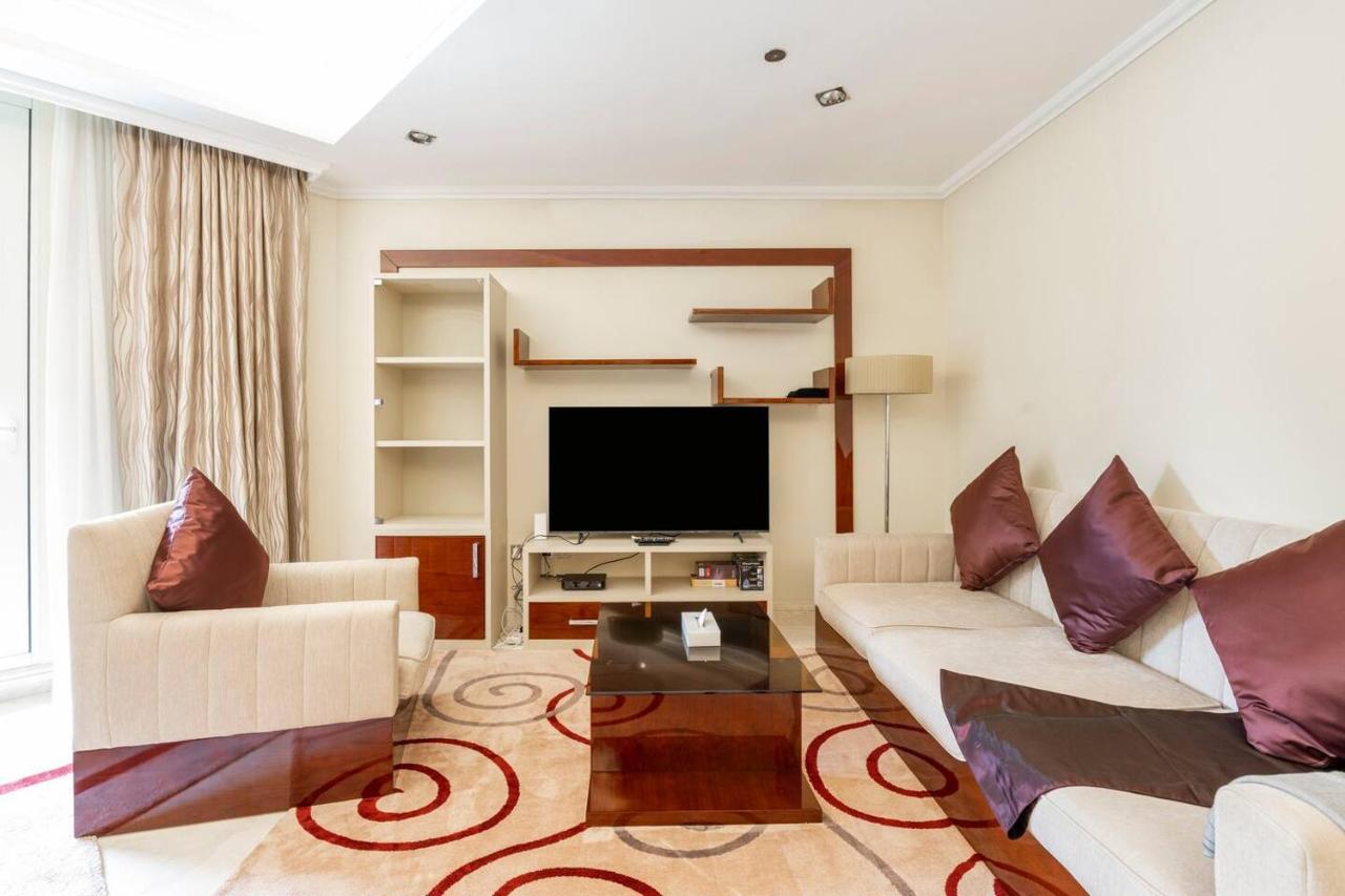 Fully-equppied With Private And Pool Apartment *
