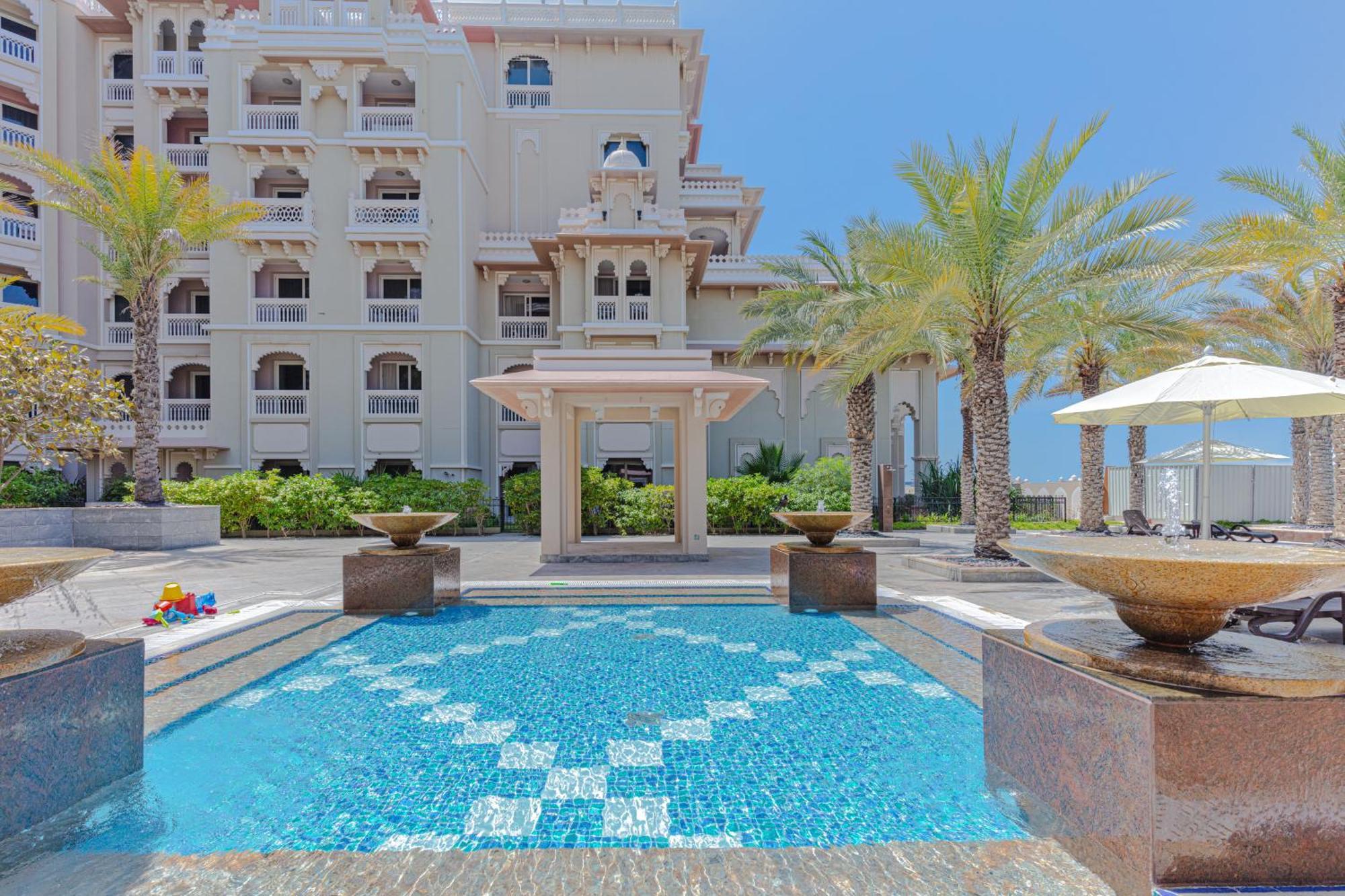 Fully-equppied With Private And Pool Apartment