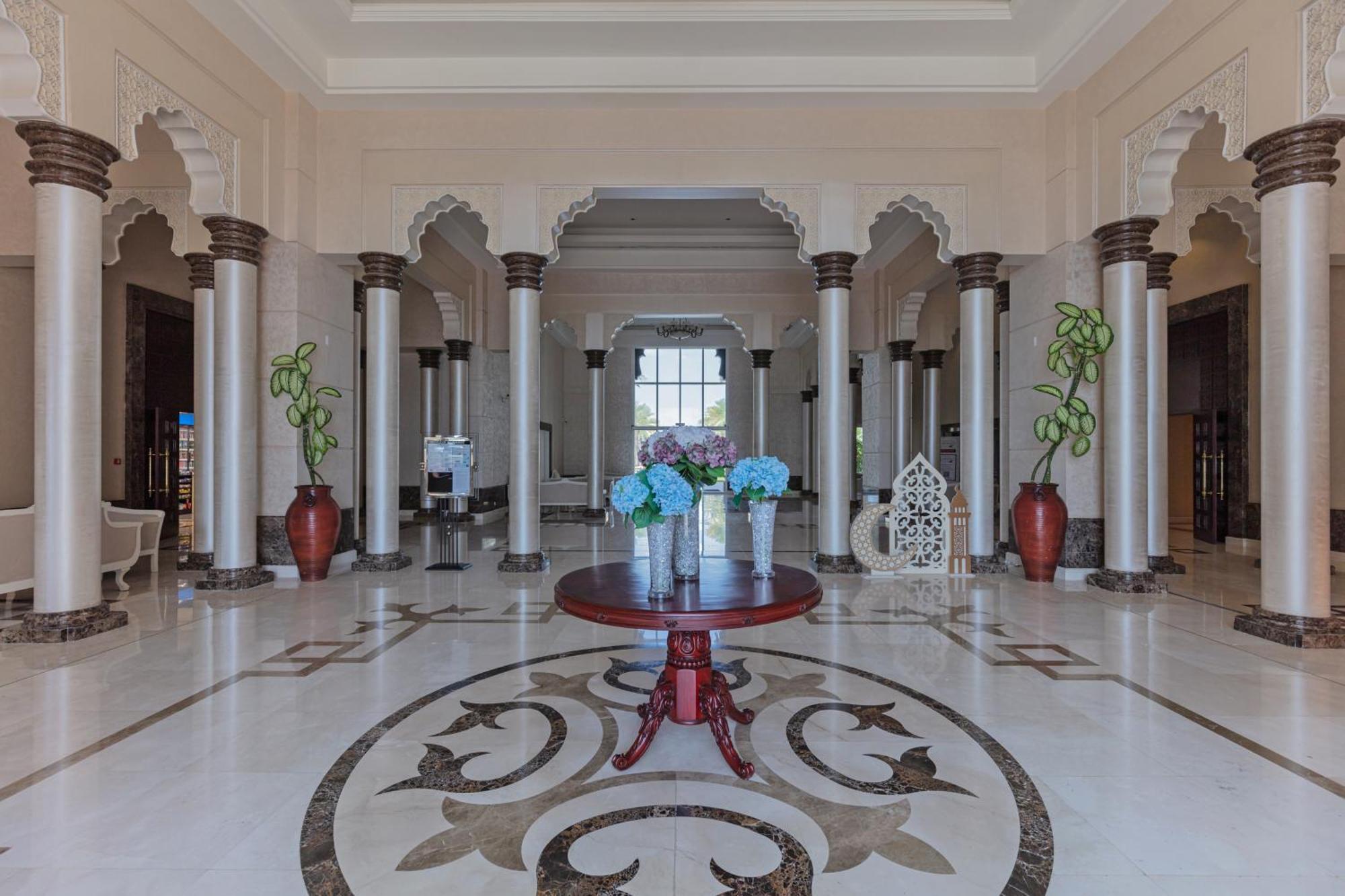 Fully-equppied With Private And Pool Apartment Dubai